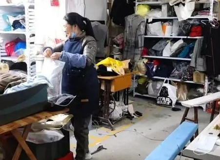 女生把旧羽绒服改羽绒被省下千元 羽绒服怎么能变成羽绒被呢?