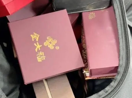 我丢了个包里面全是黄金  这场拾金不昧的接力真暖人心!