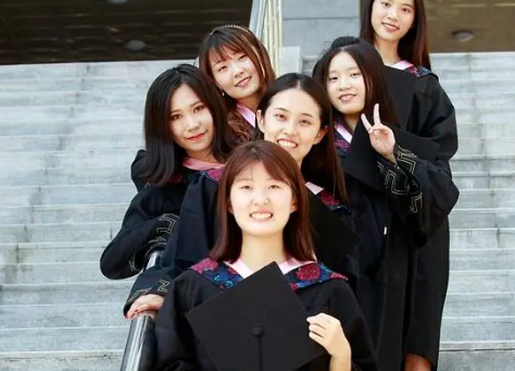 张桂梅说女性可以是花也可以是山 勇敢地追求自己的梦想