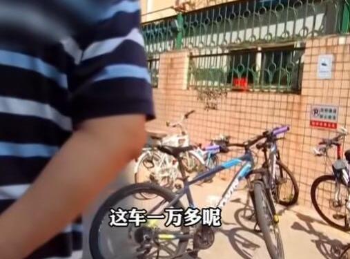 大爷偷车被抓反问警察 大爷称是人家没锁才骑走的