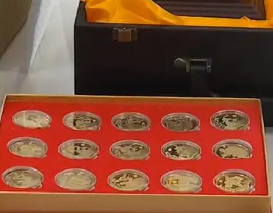 八旬老人花30万买收藏品被骗 究竟是怎么回事？