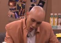 网友问黄宣双眼皮是割的吗 其实是单眼皮