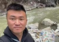 旅行打卡小伙已捡8吨垃圾 实在太让人动容