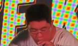 “酒王”7.69秒炫完3瓶啤酒 这也太厉害了