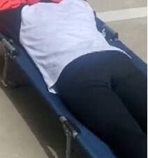 女子称晒背2小时后排出宿便 真的这么神奇？