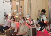 年轻人为养生晒完背又开始吊脖子 为什么引热议什么原因？