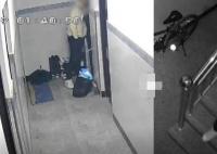 独居女孩遭陌生男十多次趴门偷听 实在太恐怖了