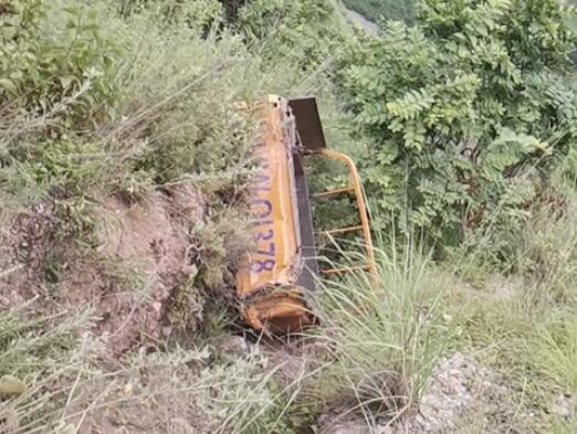 电力工程抢险车翻落山崖 1人遇难 究竟是怎么回事？